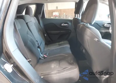 2016 Jeep Cherokee Latitude z USA, uszkodzony, nr VIN 1C4PJMCS3GW241848